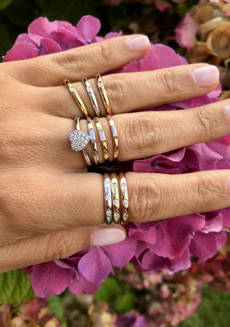 Alliance TRINITY or jaune 18K et 3 diamants taille brillant.