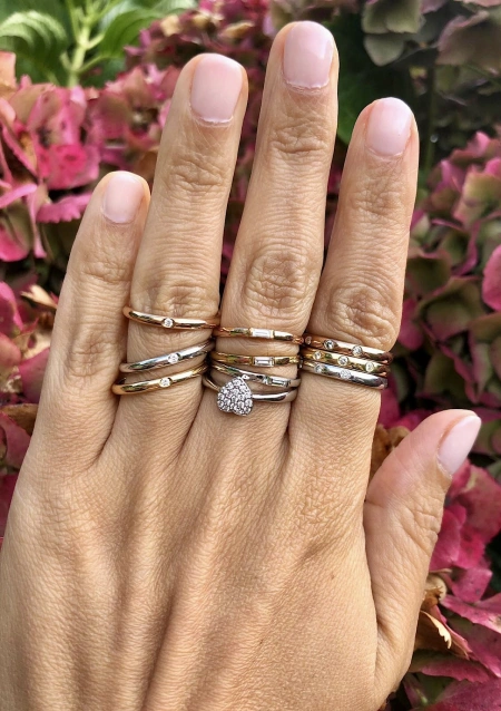 Alliance TRINITY or jaune 18K et 3 diamants taille brillant.