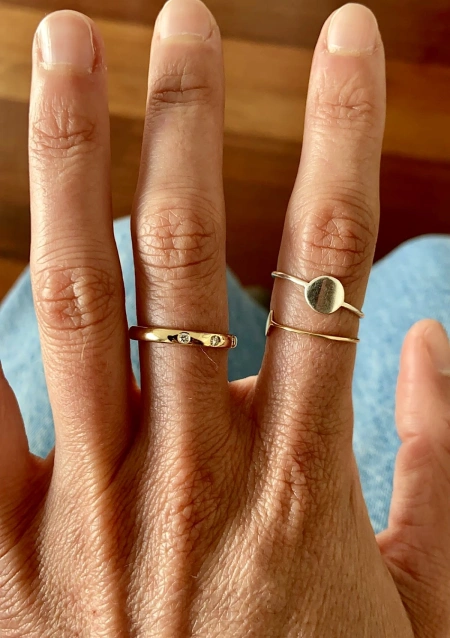 Alliance TRINITY or jaune 18K et 3 diamants taille brillant.