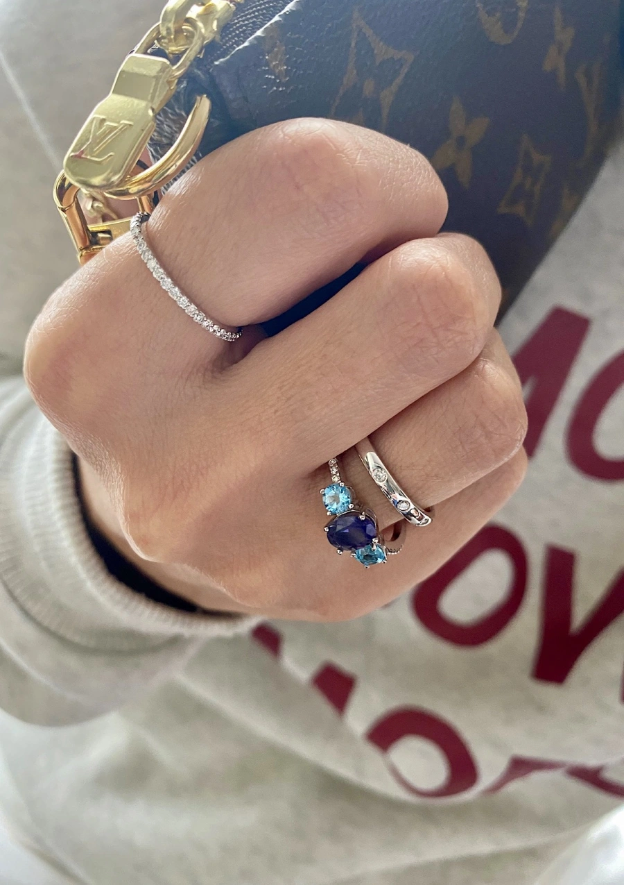 TRINITY 18K white gold with three diamonds wedding band.