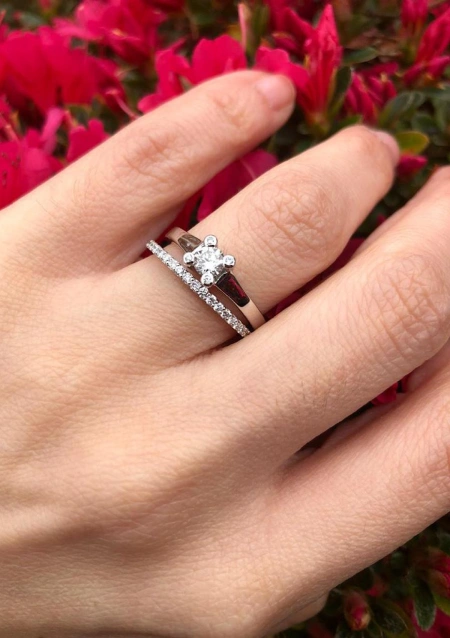 SARA 18K white gold and diamonds engagement solitaire ring.