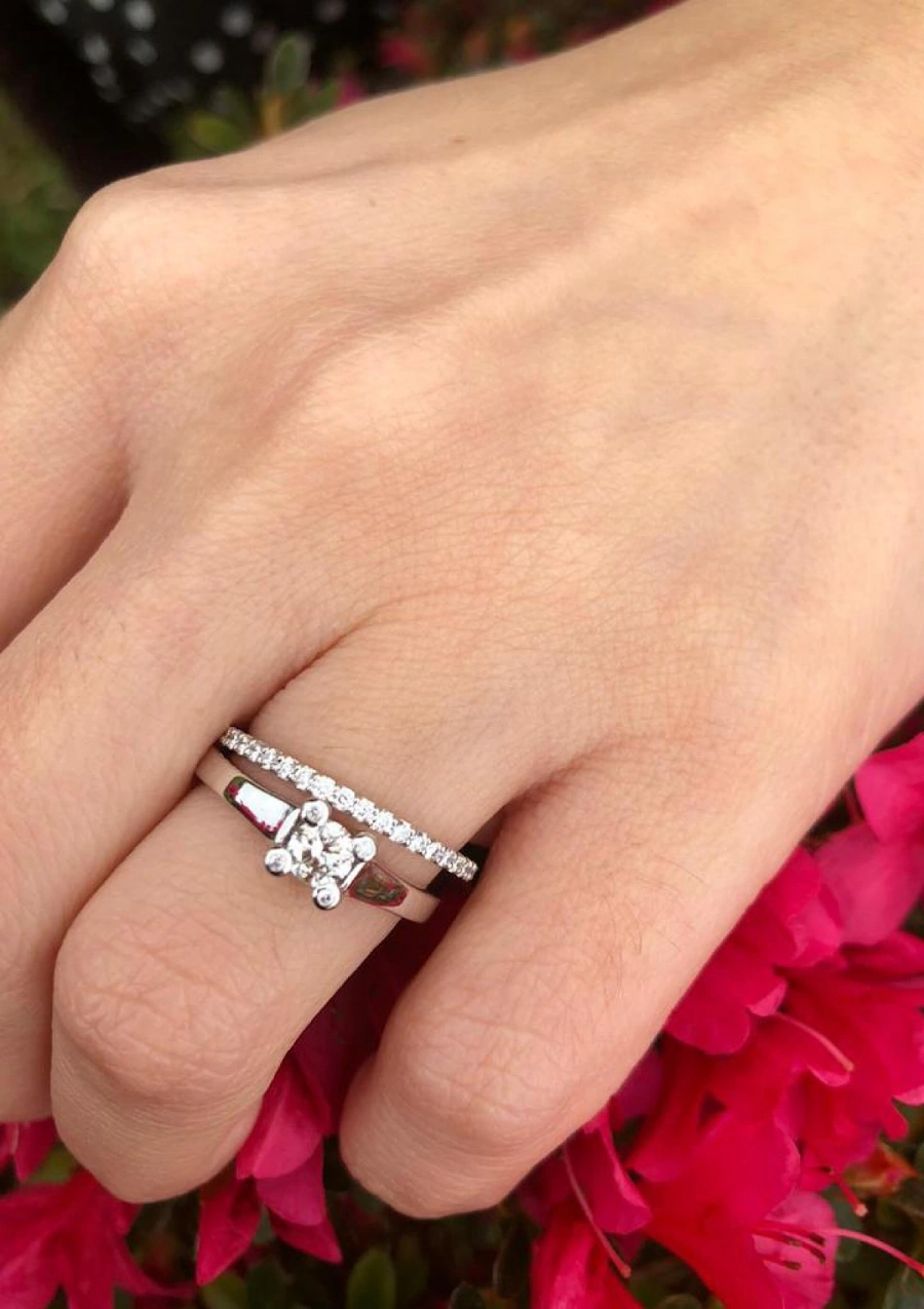 Bague solitaire SARA en or blanc 18K et diamants