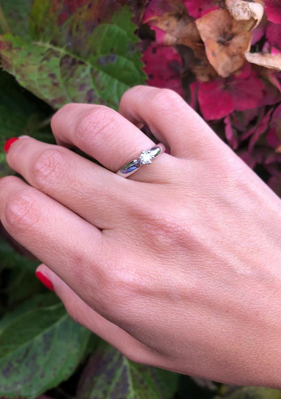 Bague solitaire FINISTERRE en or blanc 18 carats et diamant.