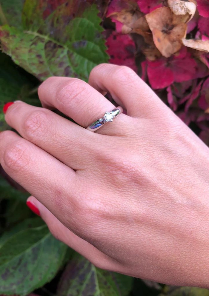 FINISTERRE 18K white gold with a diamond solitaire ring.