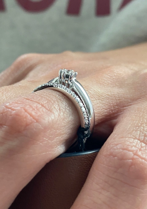 Bague solitaire FINISTERRE en or blanc 18 carats et diamant.