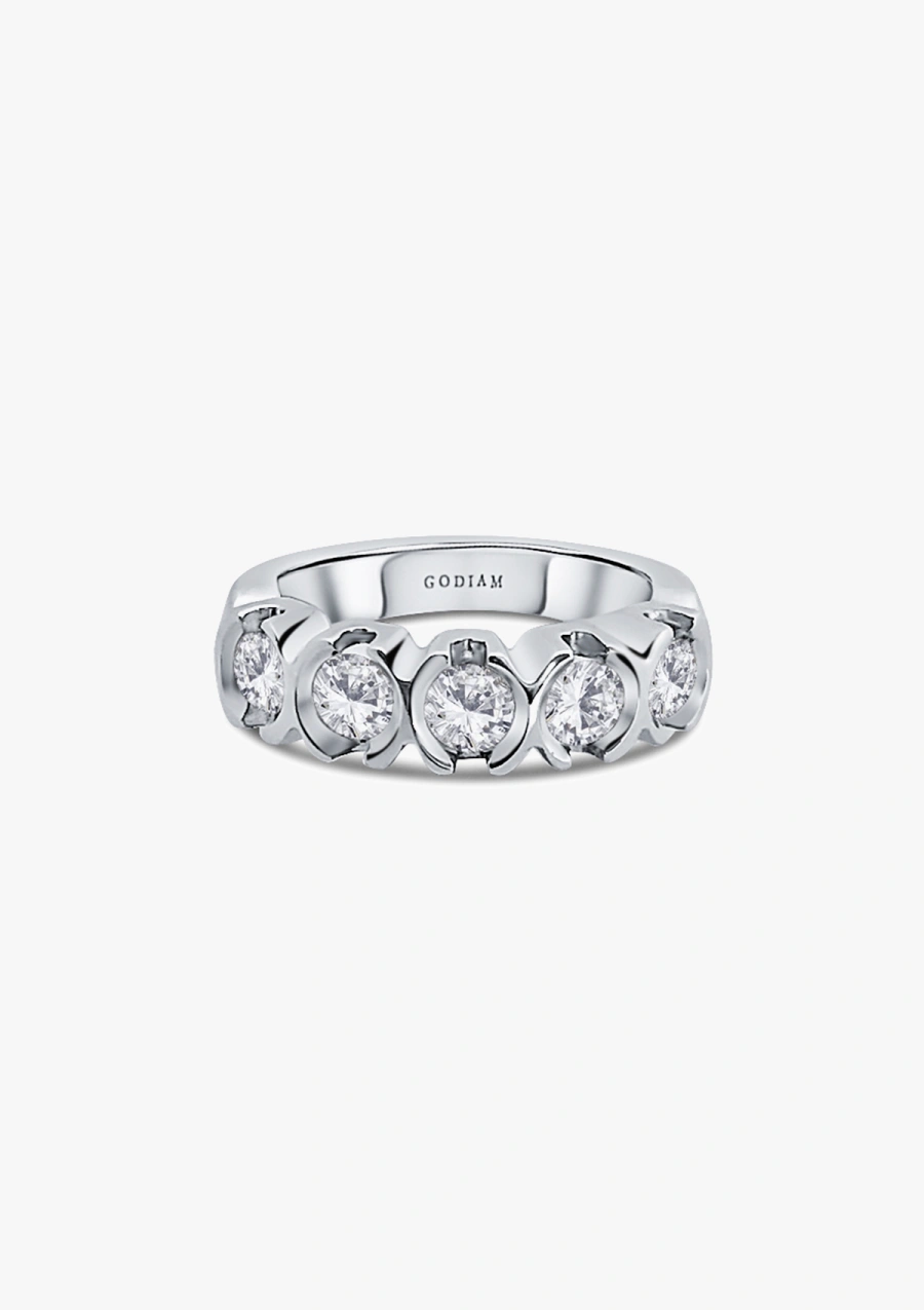 Bague demi alliance CLARA en or blanc 18K et 5 diamants.