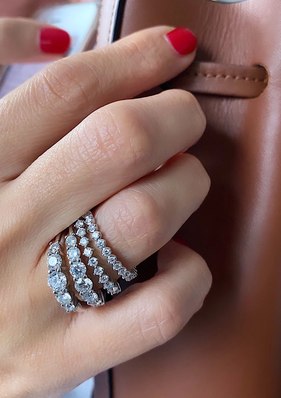 MACARENA 18K gold 7 graduated diamonds half eternity ring.