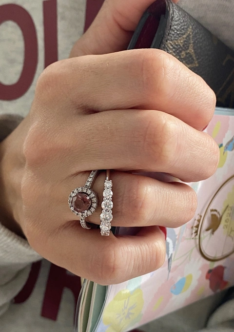 Bague demi alliance MACARENA en or 18K et diamants.