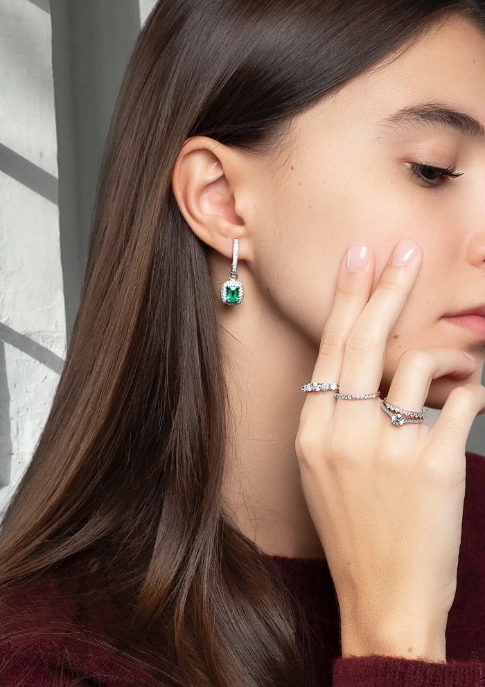 COVADONGA 18K white gold diamonds and emeralds earrings.