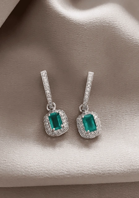 COVADONGA 18K white gold diamonds and emeralds earrings.