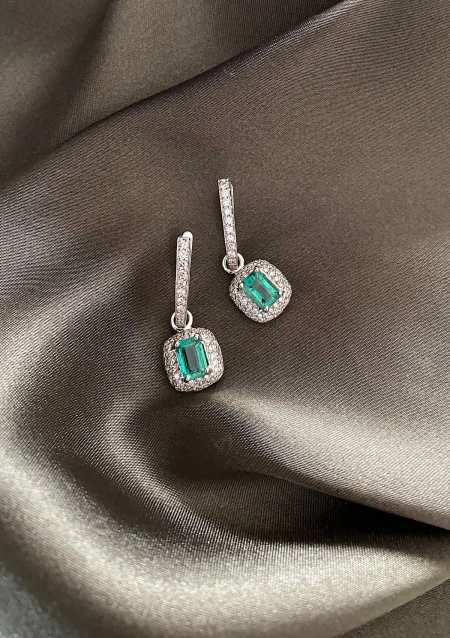 COVADONGA 18K white gold diamonds and emeralds earrings.