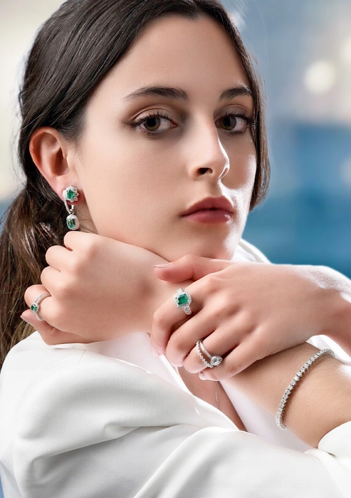 COVADONGA 18K white gold diamonds and emeralds earrings.