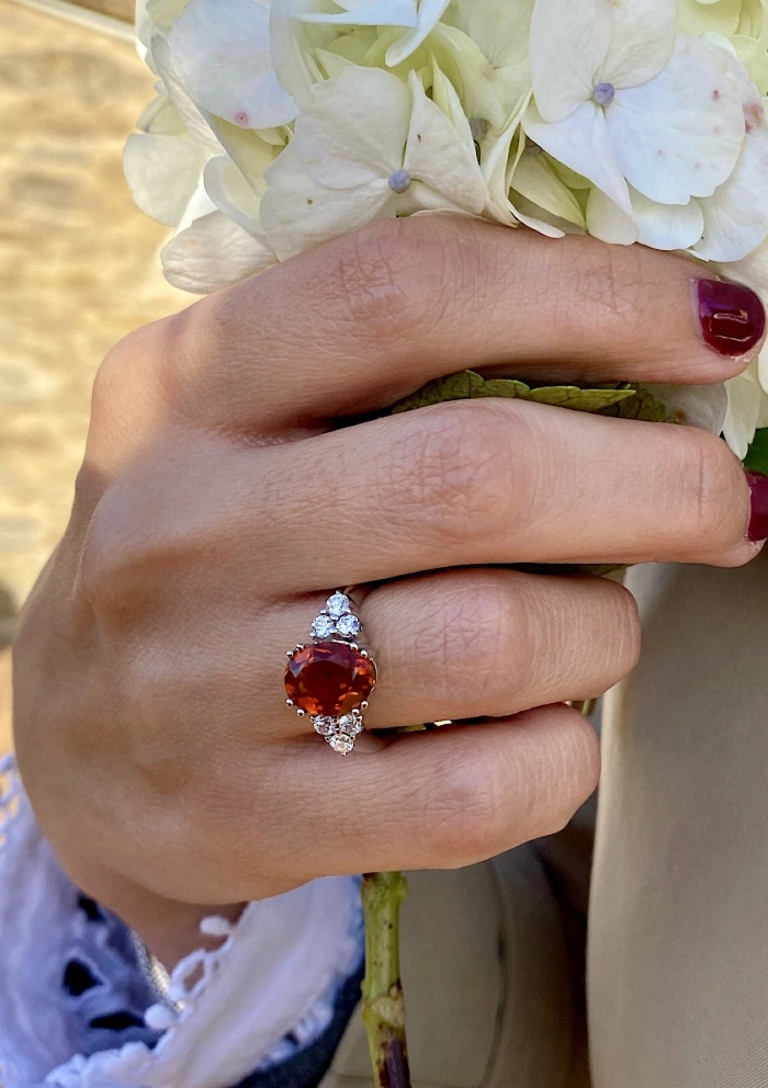 Anillo GALILEA en oro blanco de 18K con diamantes y topacio naranja