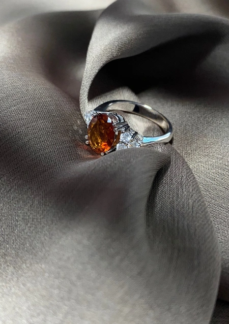 Anillo GALILEA en oro blanco de 18K con diamantes y topacio naranja