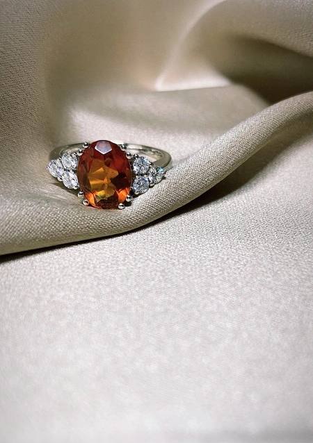 Anillo GALILEA en oro blanco de 18K con diamantes y topacio naranja