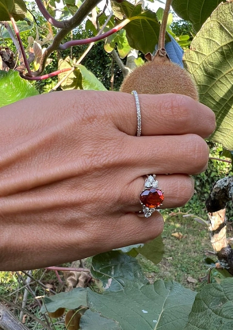 Bague GALILEA en or blanc 18K avec diamants et topaze.