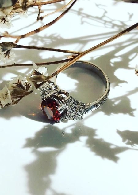 Anillo GALILEA en oro blanco de 18K con diamantes y topacio naranja