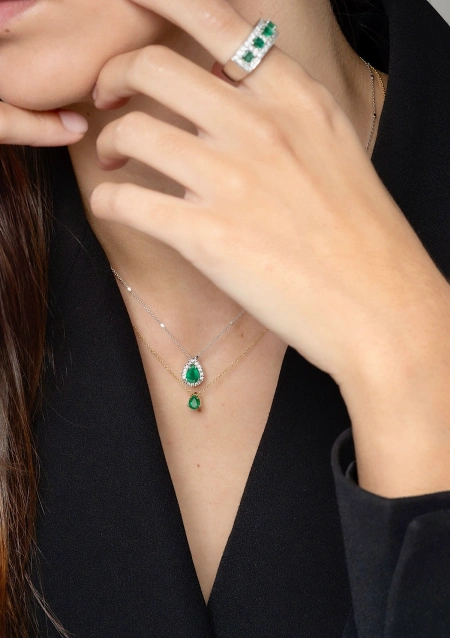 Colgantes HAPPY TEARS en oro amarillo de 18K con esmeralda, rubí o zafiro azul|Colgantes|Godiam Alta Joyería