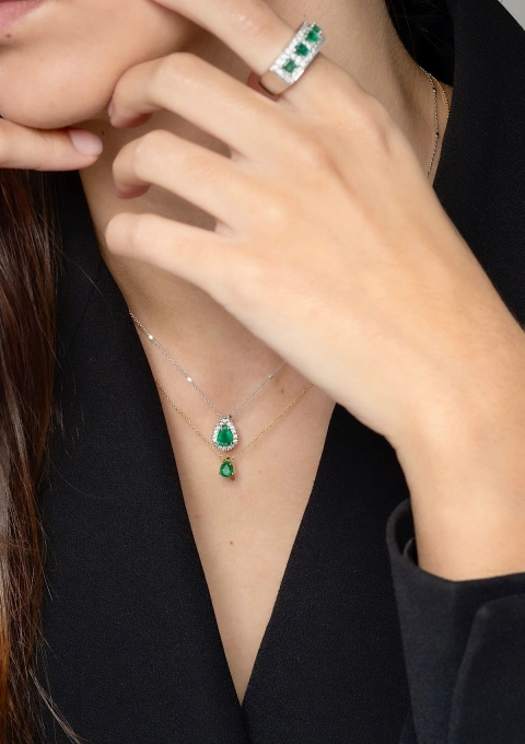 Pendentifs HAPPY TEARS en or jaune 18K avec émeraude, rubis ou saphir bleu