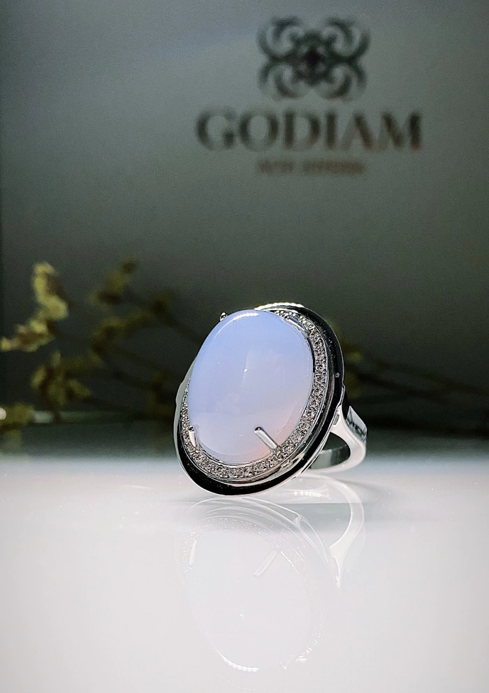 GRACE 18K white gold with diamonds and chalcedony maxi ring.