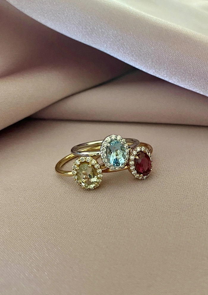 INDIA 18K yellow gold with diamonds and prasiolite ring.