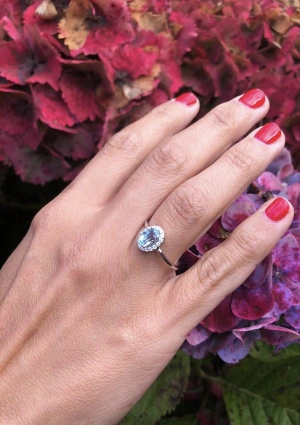 Anillo INDIA en oro blanco de 18 quilates con diamantes y aguamarina 2