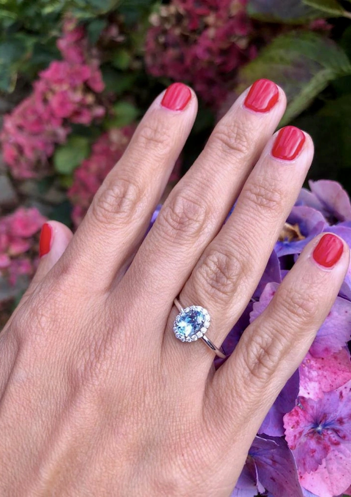 Anillo INDIA en oro blanco de 18 quilates con diamantes y aguamarina