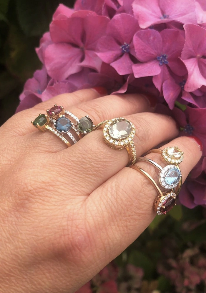 Anillo INDIA en oro blanco de 18 quilates con diamantes y aguamarina