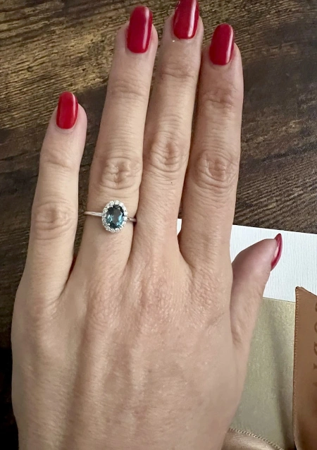 Anillo INDIA en oro blanco de 18K con diamantes y topacio London Blue