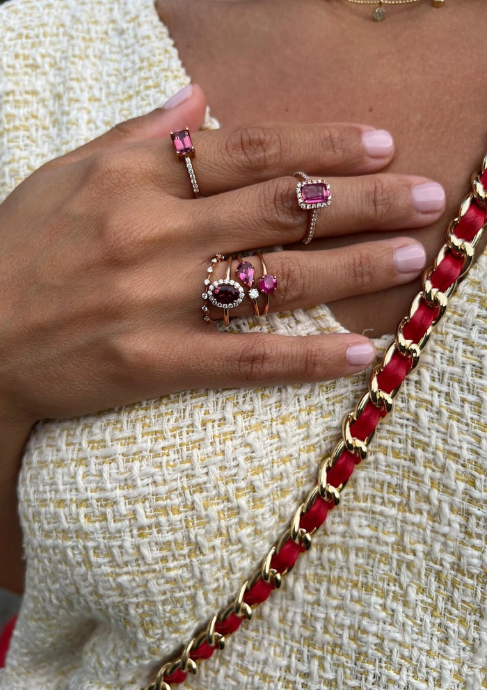 Anillo Solitario BEA en oro rosa de 18 quilates con rubí