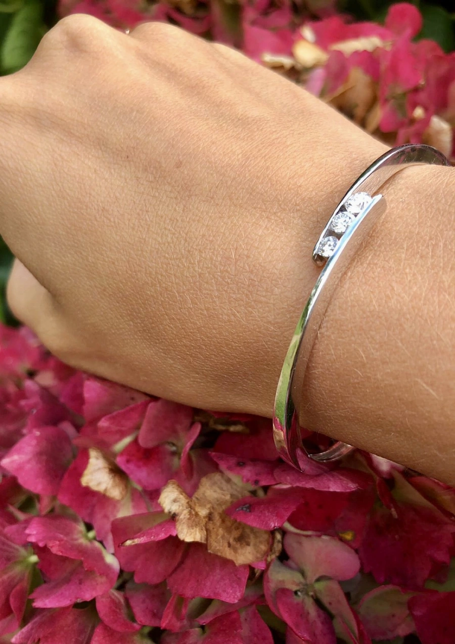 Bracelet rigide AMAIA en or blanc 18K et diamants