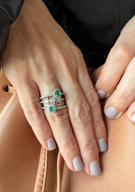 ROUND GREEN 18K gold with diamonds and emerald ring.