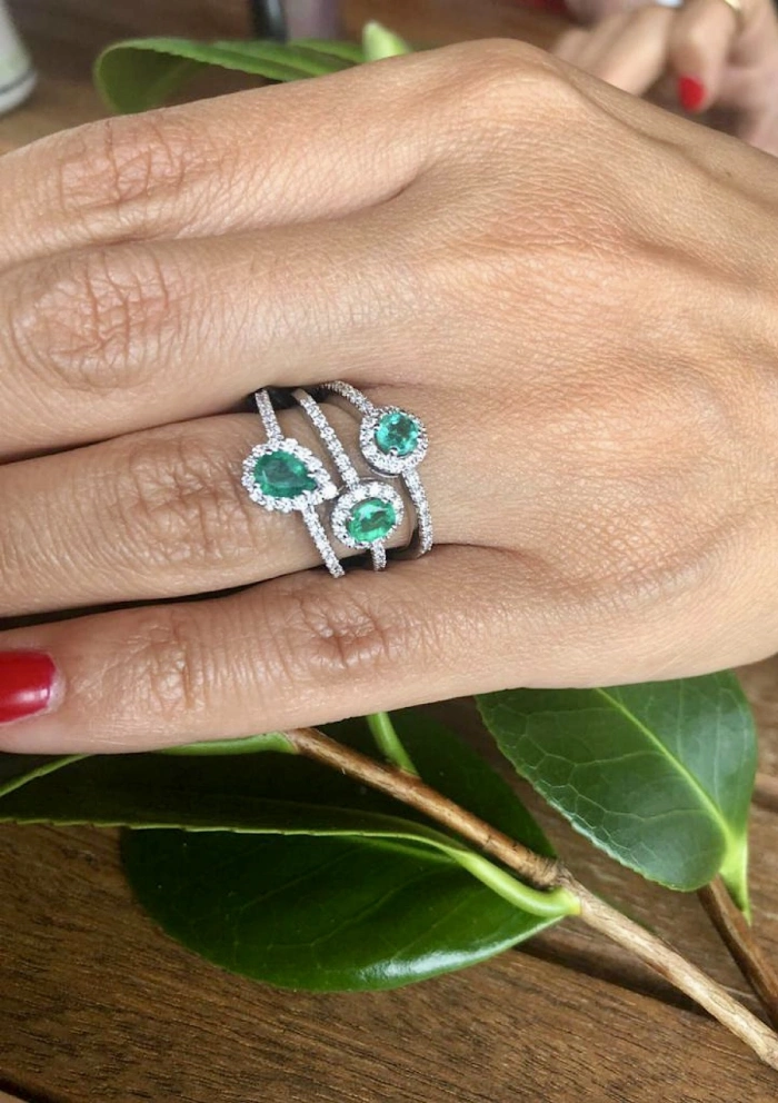 ROUND GREEN 18K gold with diamonds and emerald ring.