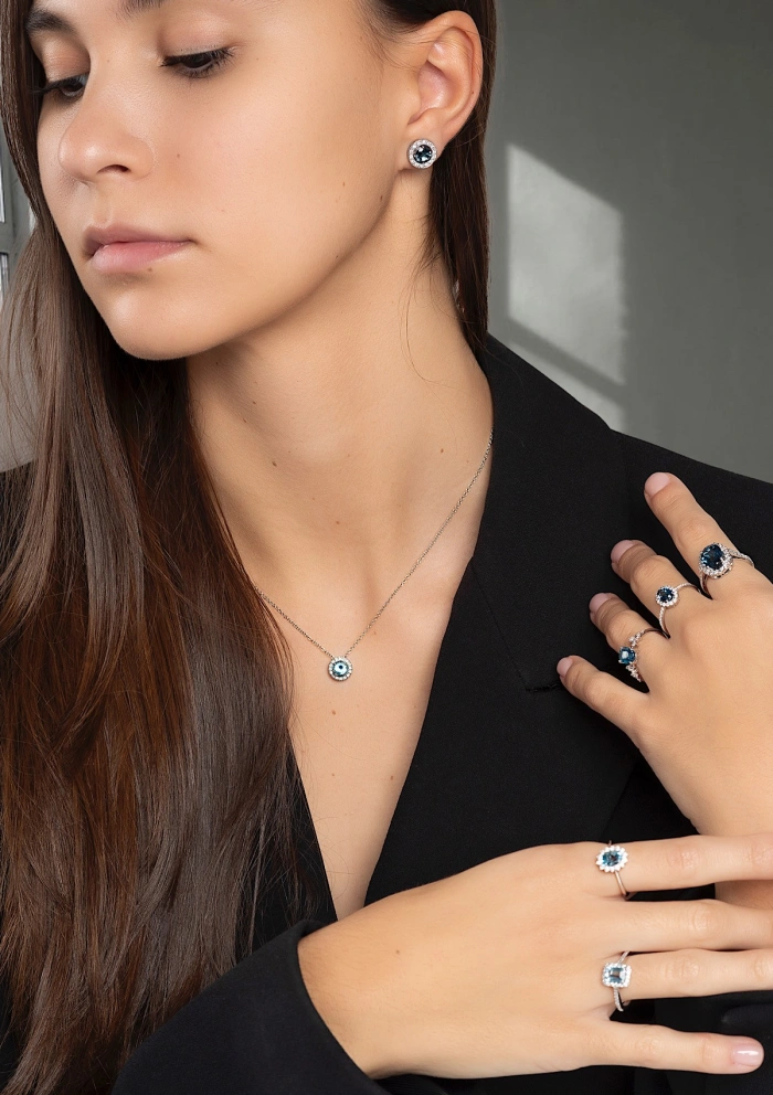Pendientes BORA BORA en oro blanco 18K con diamantes y topacios LB