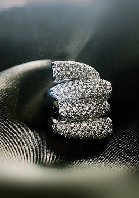 Anillo maxi SOCHI en oro blanco de 18K y pavé de diamantes|LUXURY BY GODIAM|Godiam Alta Joyería