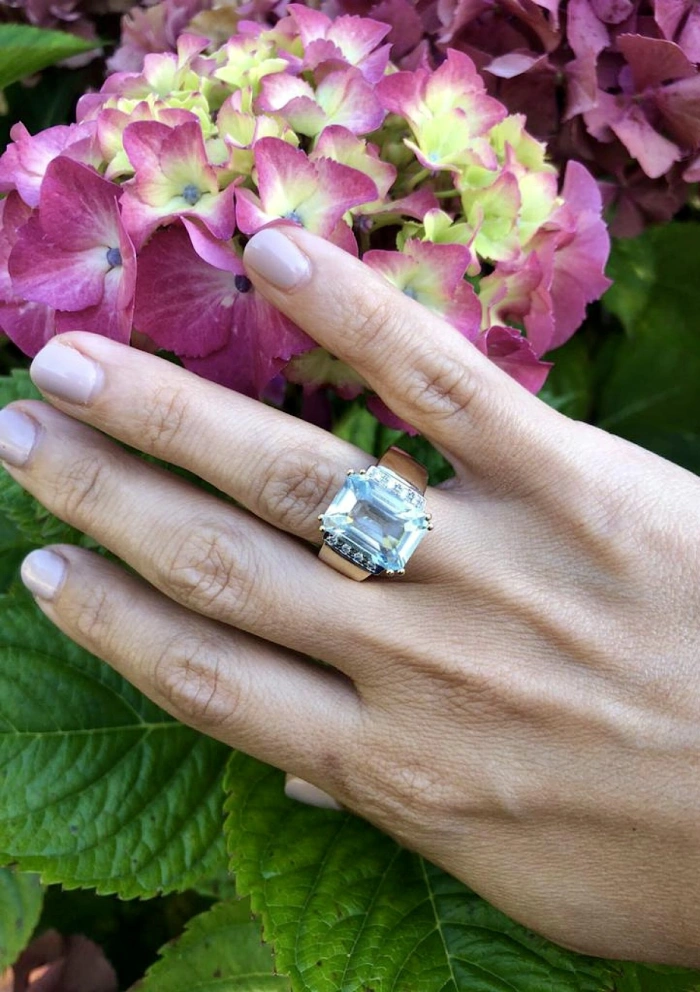 Anillo CALMA en oro amarillo-blanco de 18K con diamantes y aguamarina