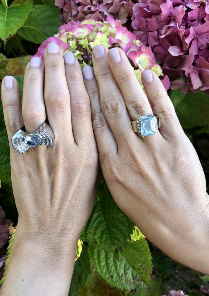 Anillo CALMA en oro amarillo-blanco de 18K con diamantes y aguamarina