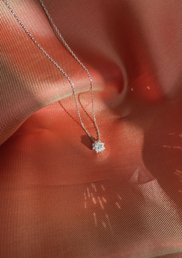 SANDRA MINI 18K gold brilliant cut diamonds rosette pendant.