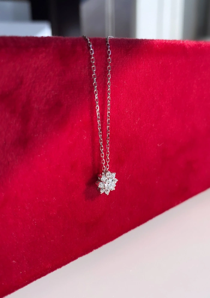 SANDRA MINI 18K gold brilliant cut diamonds rosette pendant.