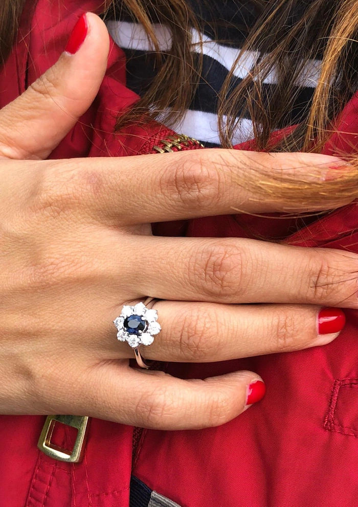Anel SIMONETA em ouro branco 18K diamantes e safira azul.