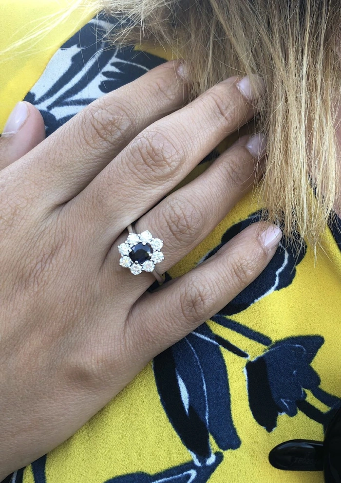Anel SIMONETA em ouro branco 18K diamantes e safira azul.