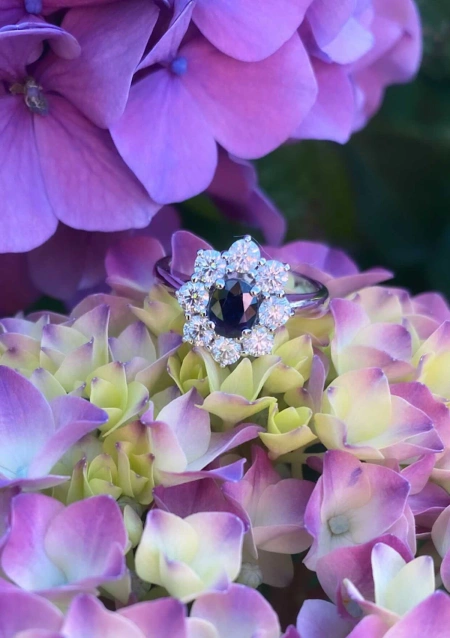 Anel SIMONETA em ouro branco 18K diamantes e safira azul.