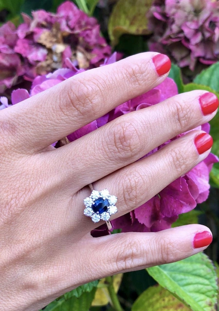 Anel SIMONETA em ouro branco 18K diamantes e safira azul.