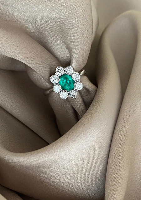 SIMONETA 18K white gold diamonds and emerald rosette ring.