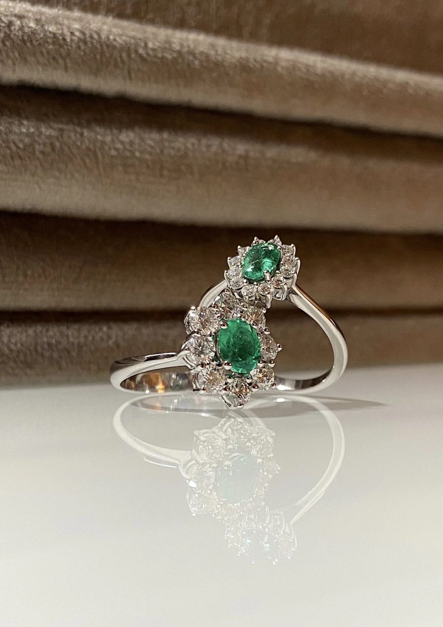 SIMONETA 18K white gold diamond and emerald rosette ring.