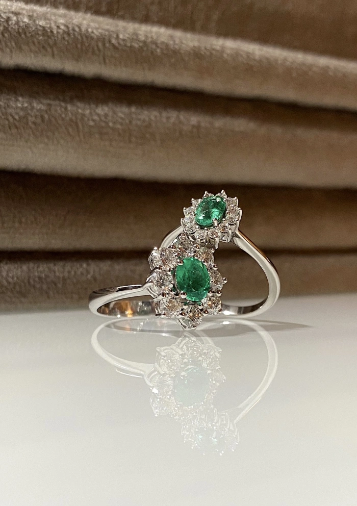 SIMONETA 18K white gold diamonds and emerald rosette ring.