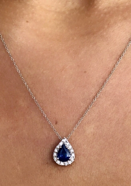 MORAIRA 18K white gold diamonds and blue sapphire pendant.
