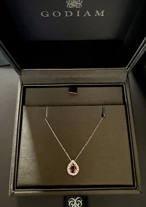 MORAIRA 18K white gold pendant with diamonds and ruby.