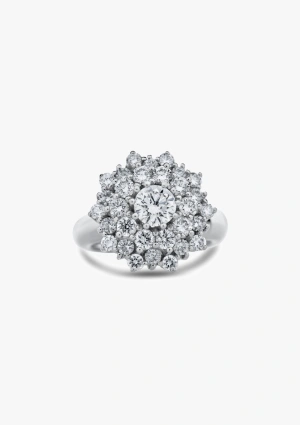 Anillo VEGA en oro blanco de 18K con orla de diamantes talla brillante en tres alturas 2