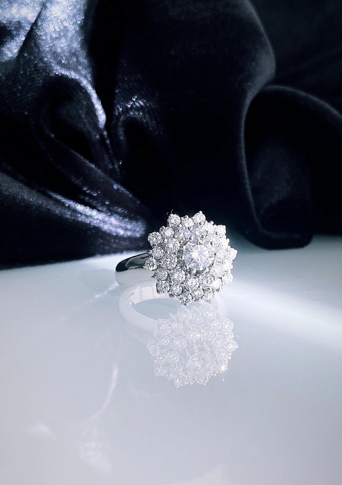 VEGA 18K white gold and brilliant cut diamonds rosette ring.